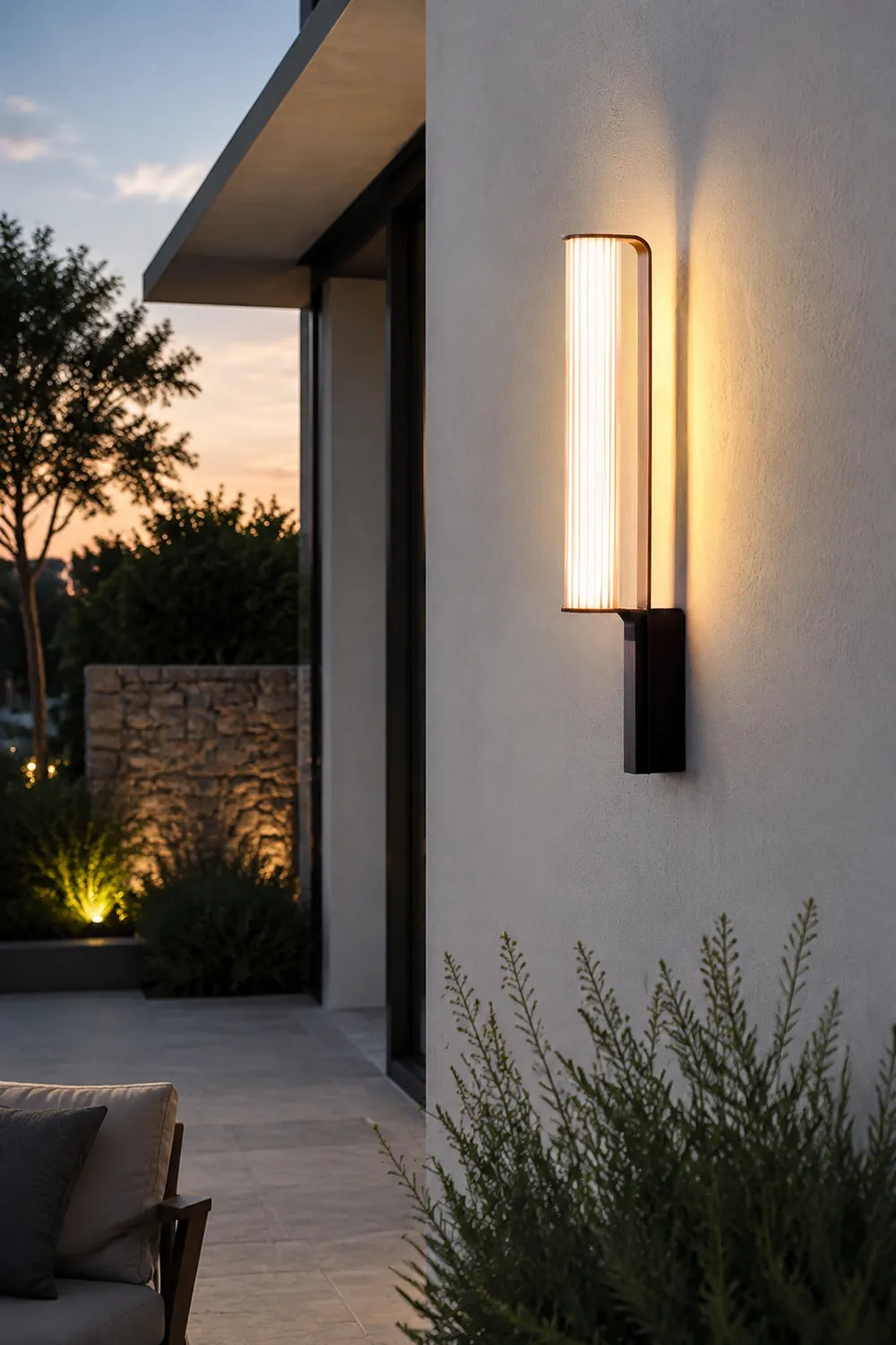Zenith Arc Outdoor LED Sconce - Lumpaz
