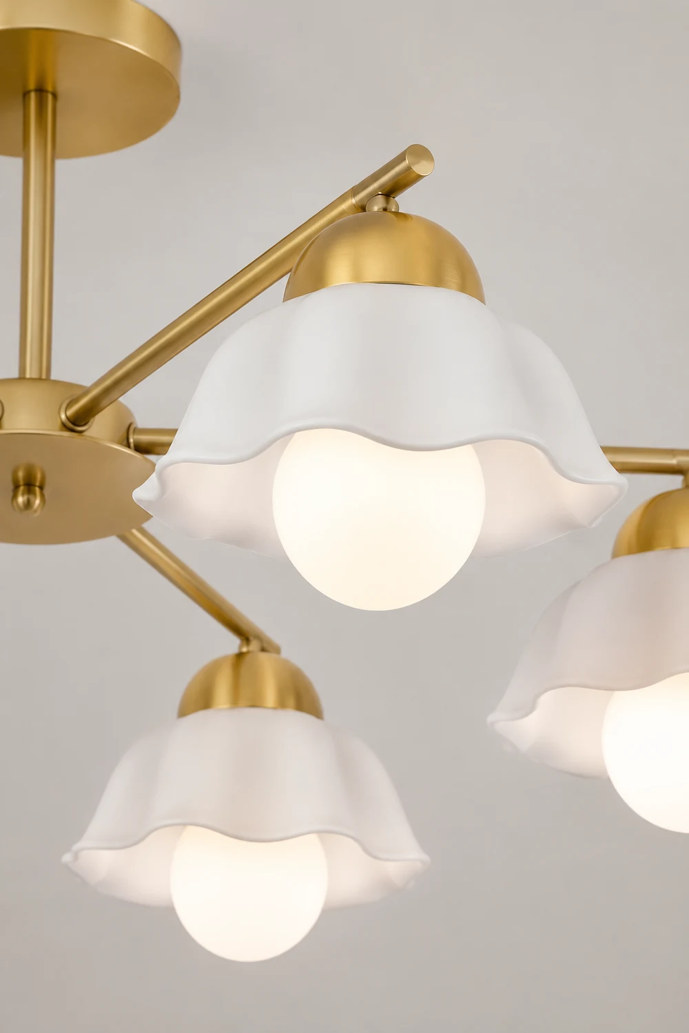 Flower Shade Chandelier - Lumpaz