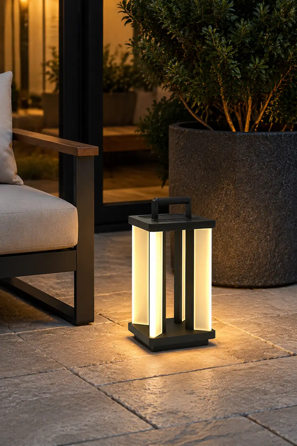 Metroluxe Solar Outdoor Light - Lumpaz