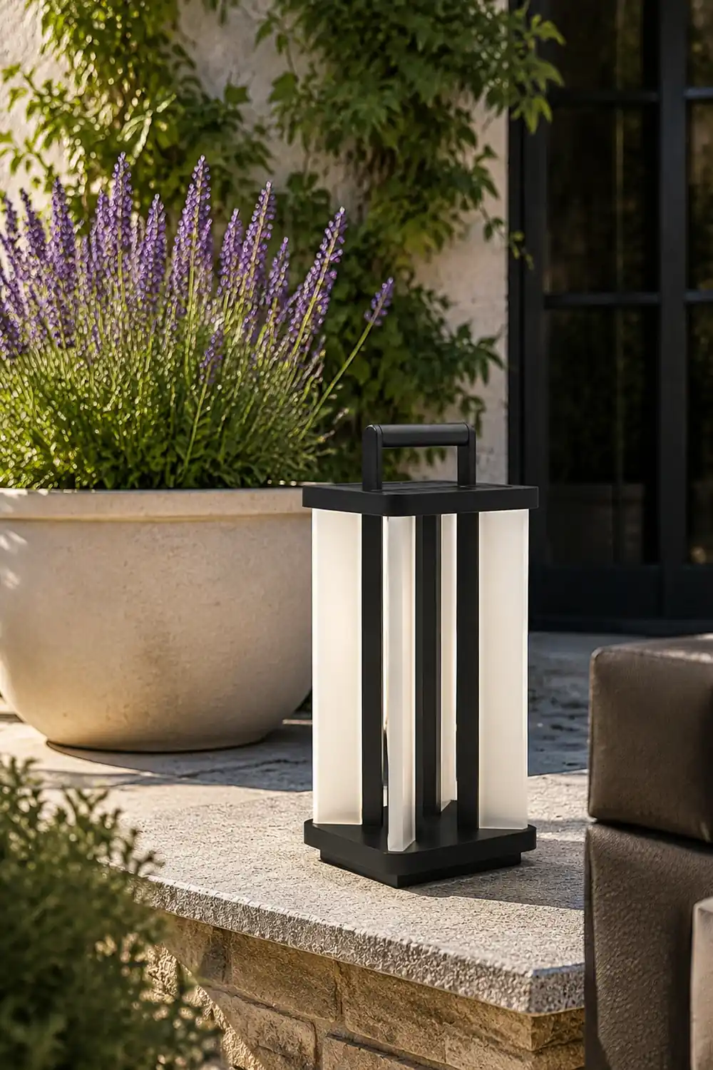 Metroluxe Solar Outdoor Light - Lumpaz