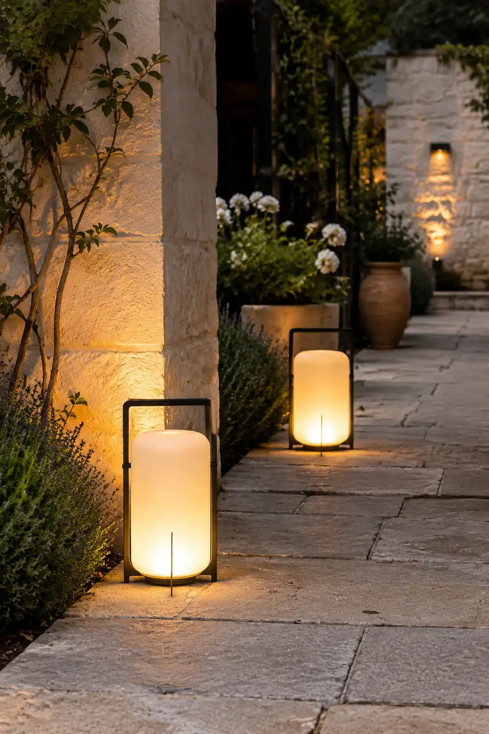 Black Twilight Lantern Table Lamp - Lumpaz