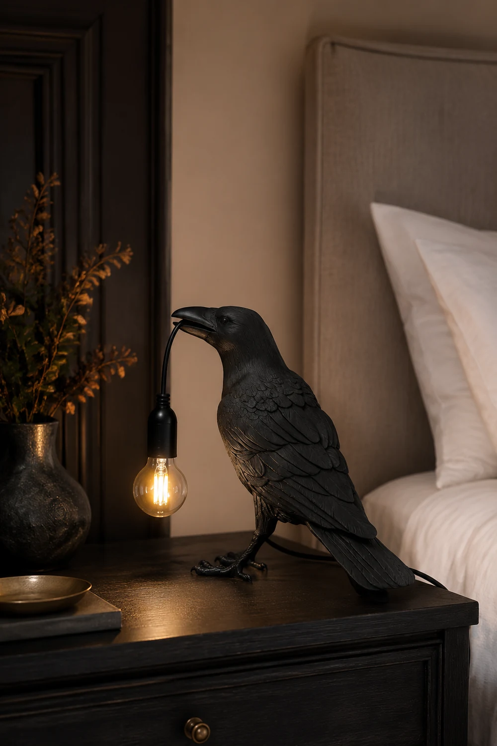 Raven Resin Table Lamp - Lumpaz