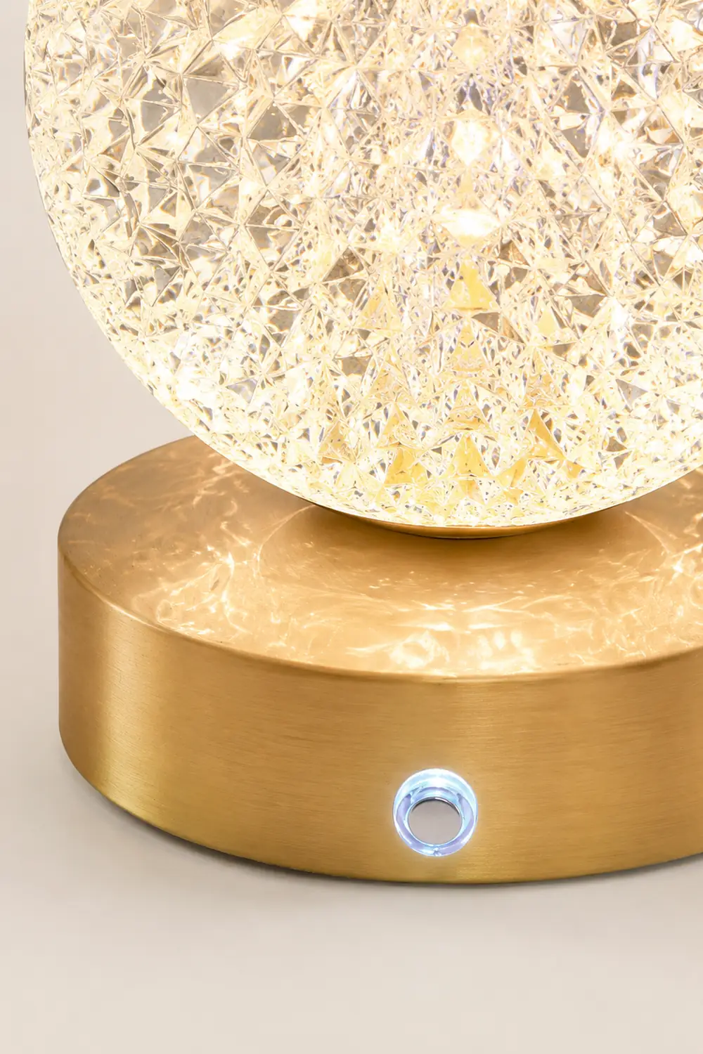 Jarin Diamond Built-in Battery Table Lamp - Lumpaz