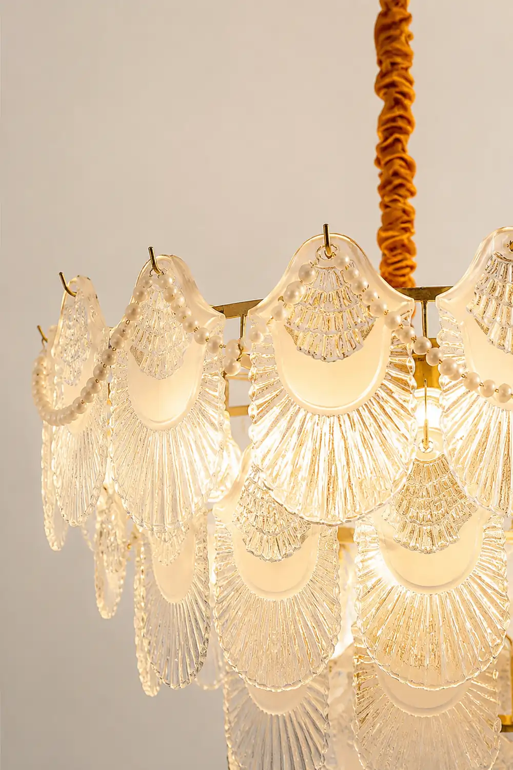 Pearl Glass Shell Chandelier - Lumpaz
