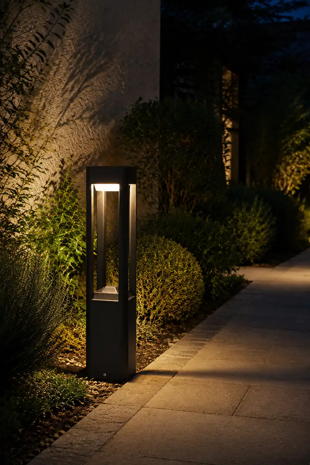Rectangular Column Garden Light - Lumpaz