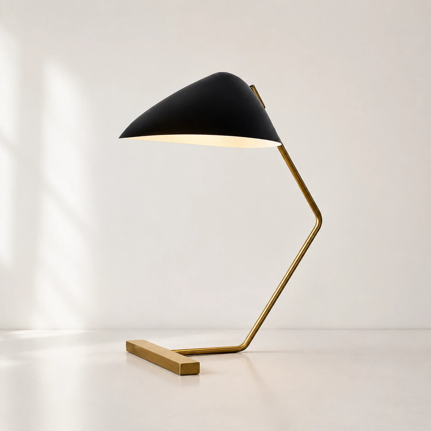 Curvilinear Mid-Century Table Lamp - Lumpaz