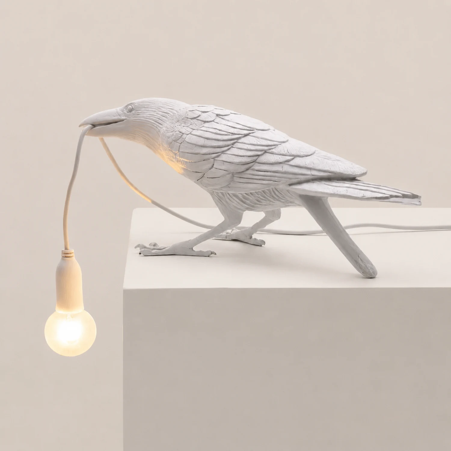 Raven Resin Table Lamp - Lumpaz
