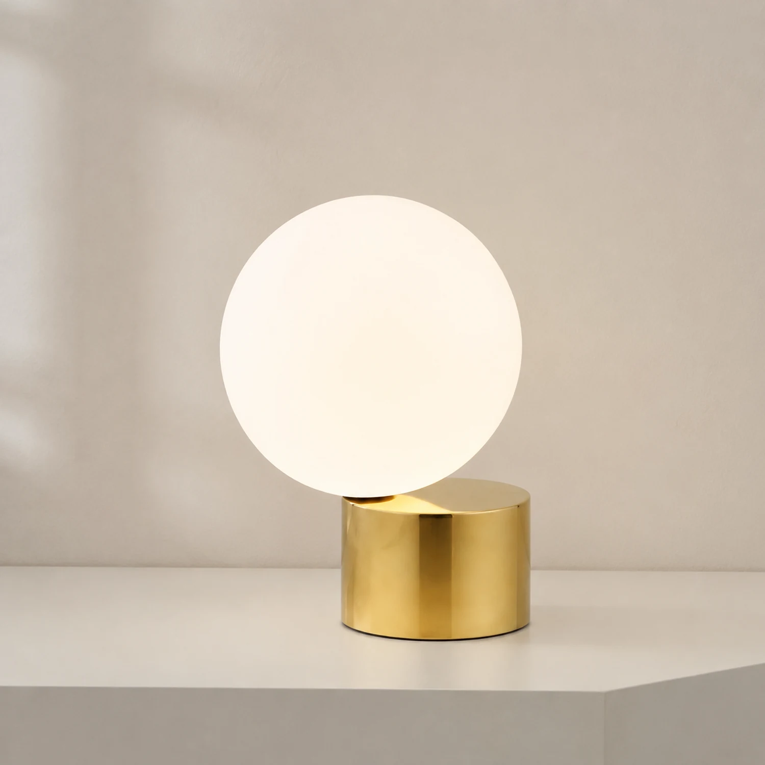 Tip of The Tongue Table Lamp - Lumpaz