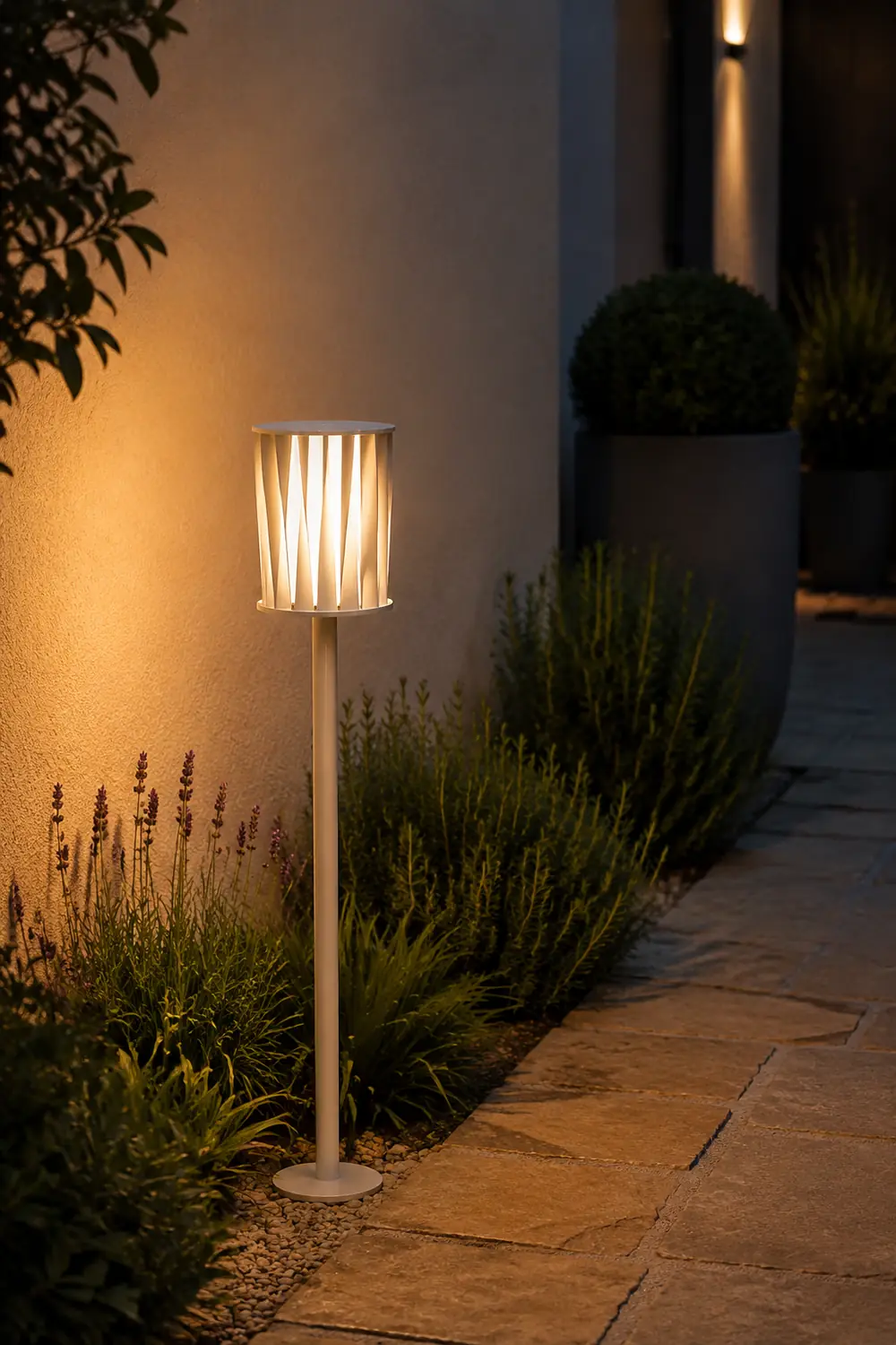 White Column Garden Light - Lumpaz