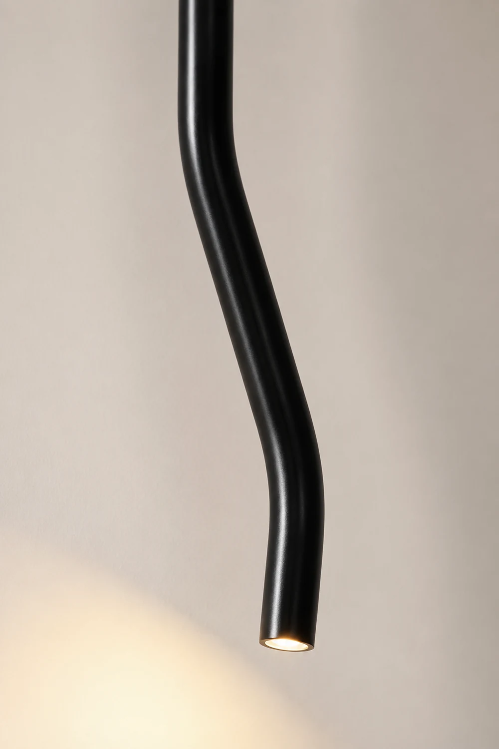 Bending Line Pendant Lamp - Lumpaz