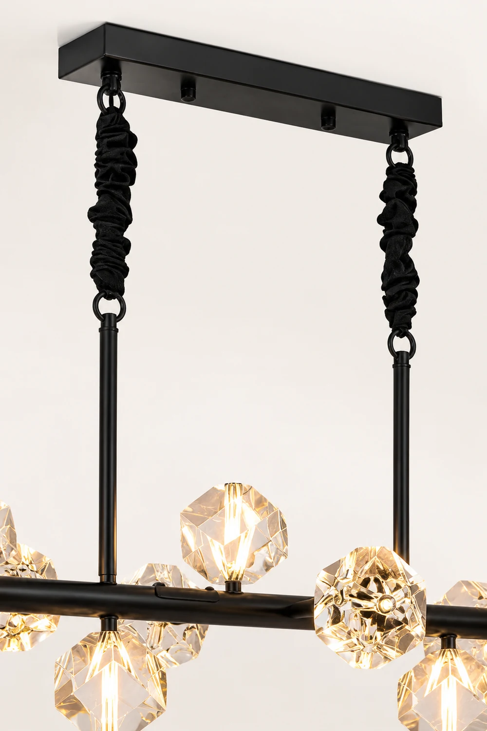 Takku Crystal Chandelier - Lumpaz