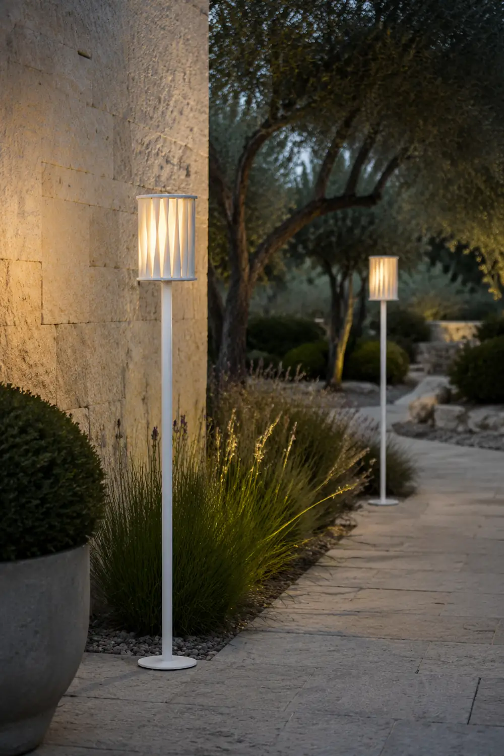 White Column Garden Light - Lumpaz