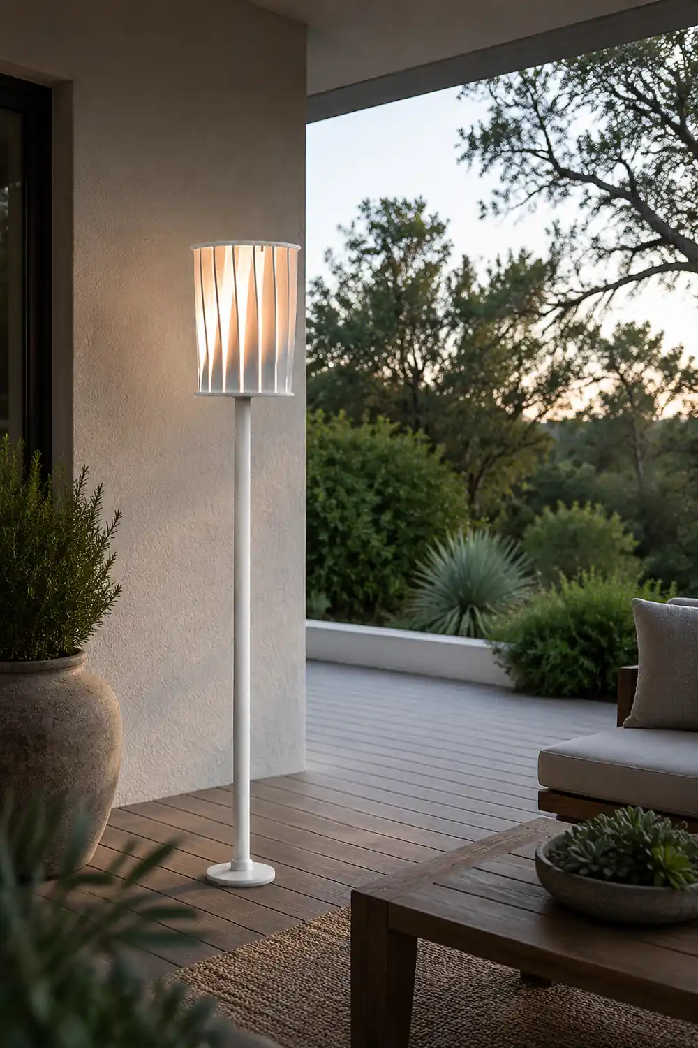 White Column Garden Light - Lumpaz