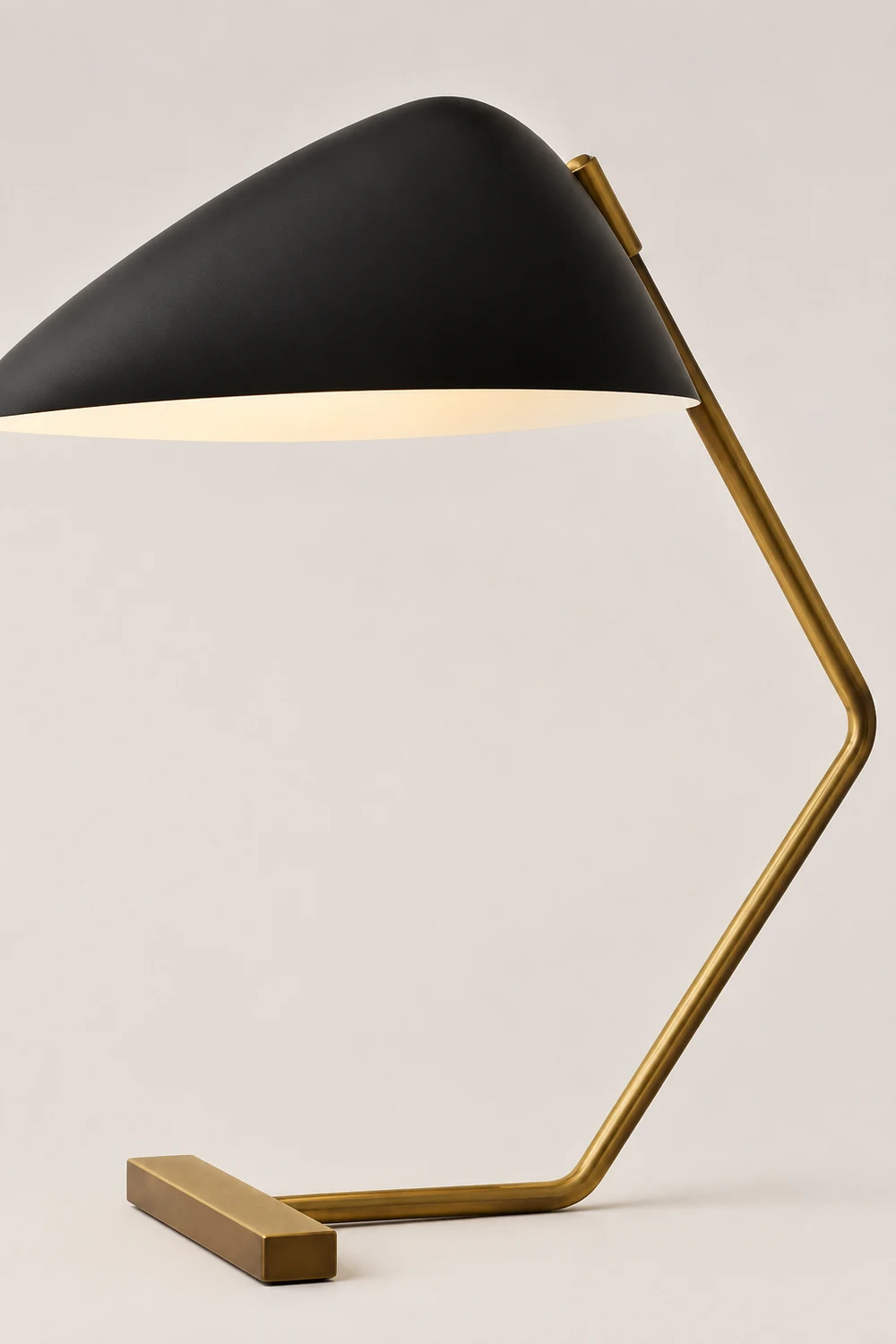 Curvilinear Mid-Century Table Lamp - Lumpaz