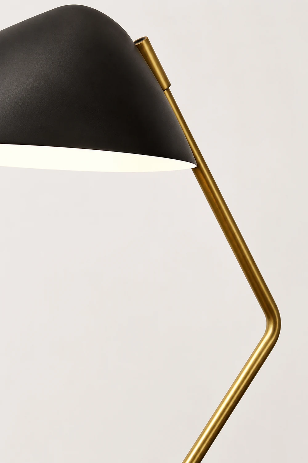 Curvilinear Mid-Century Table Lamp - Lumpaz