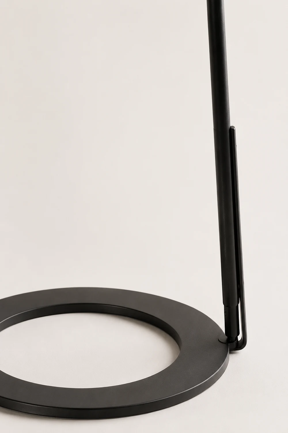Stealth Floor Lamp - Lumpaz