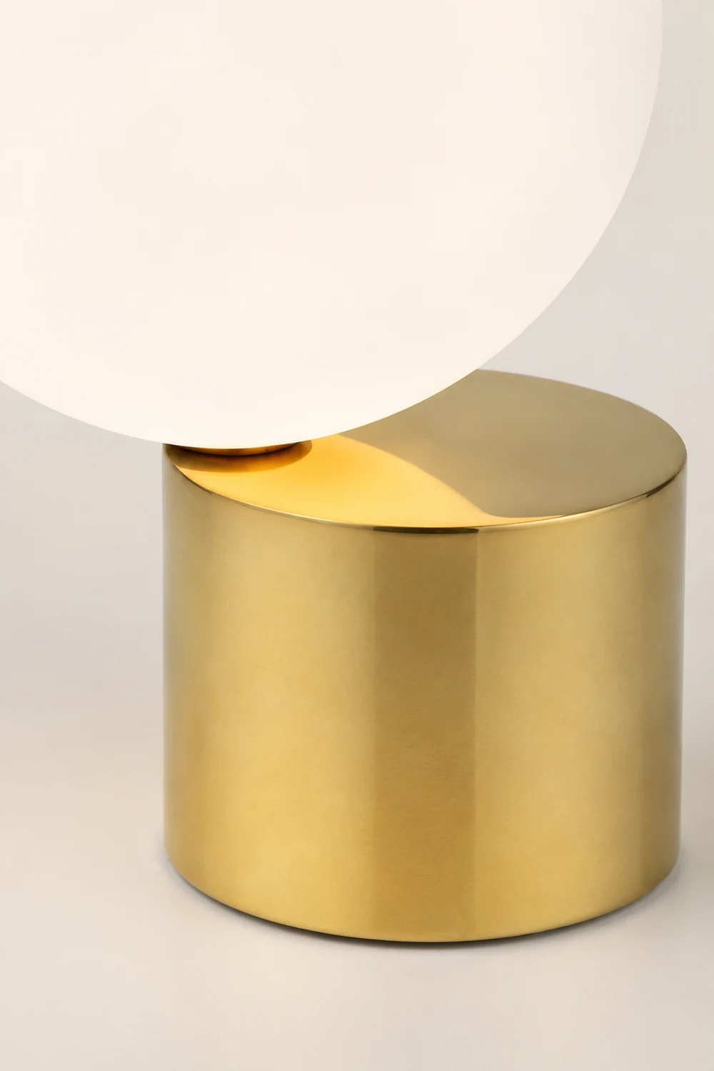 Tip of The Tongue Table Lamp - Lumpaz