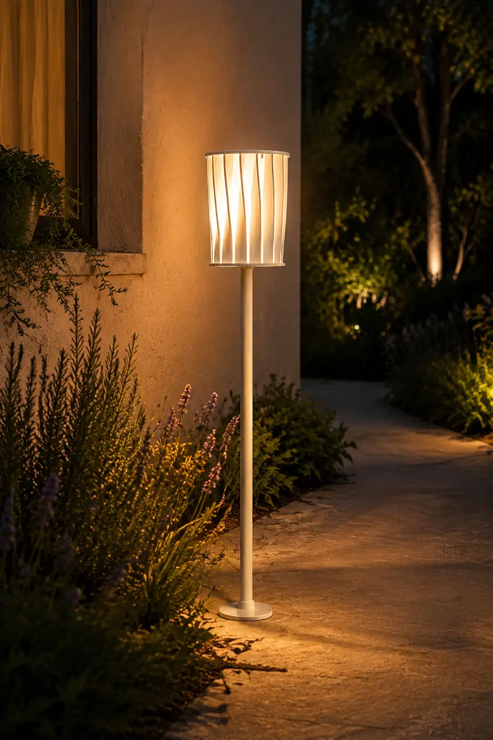 White Column Garden Light - Lumpaz