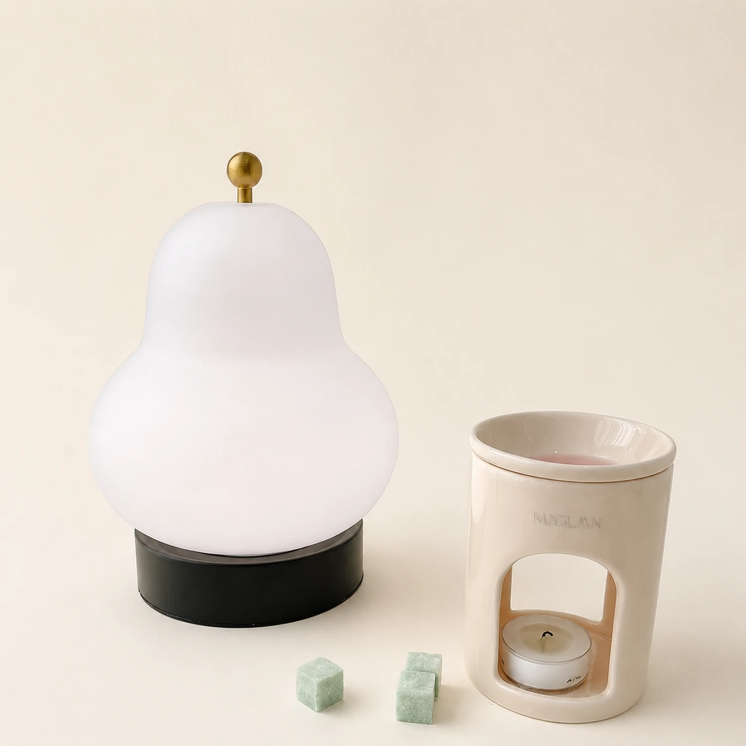 Pear Built-in Battery Table Lamp - Lumpaz