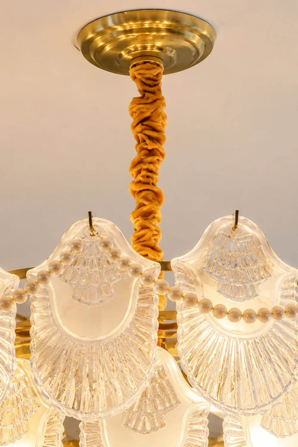Pearl Glass Shell Chandelier - Lumpaz