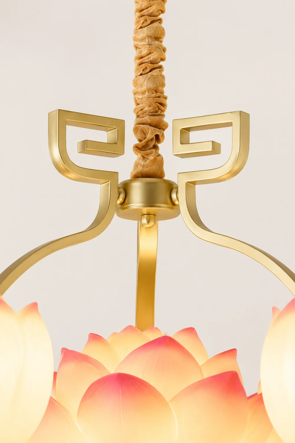 Lotus Bloom Chandelier - Lumpaz