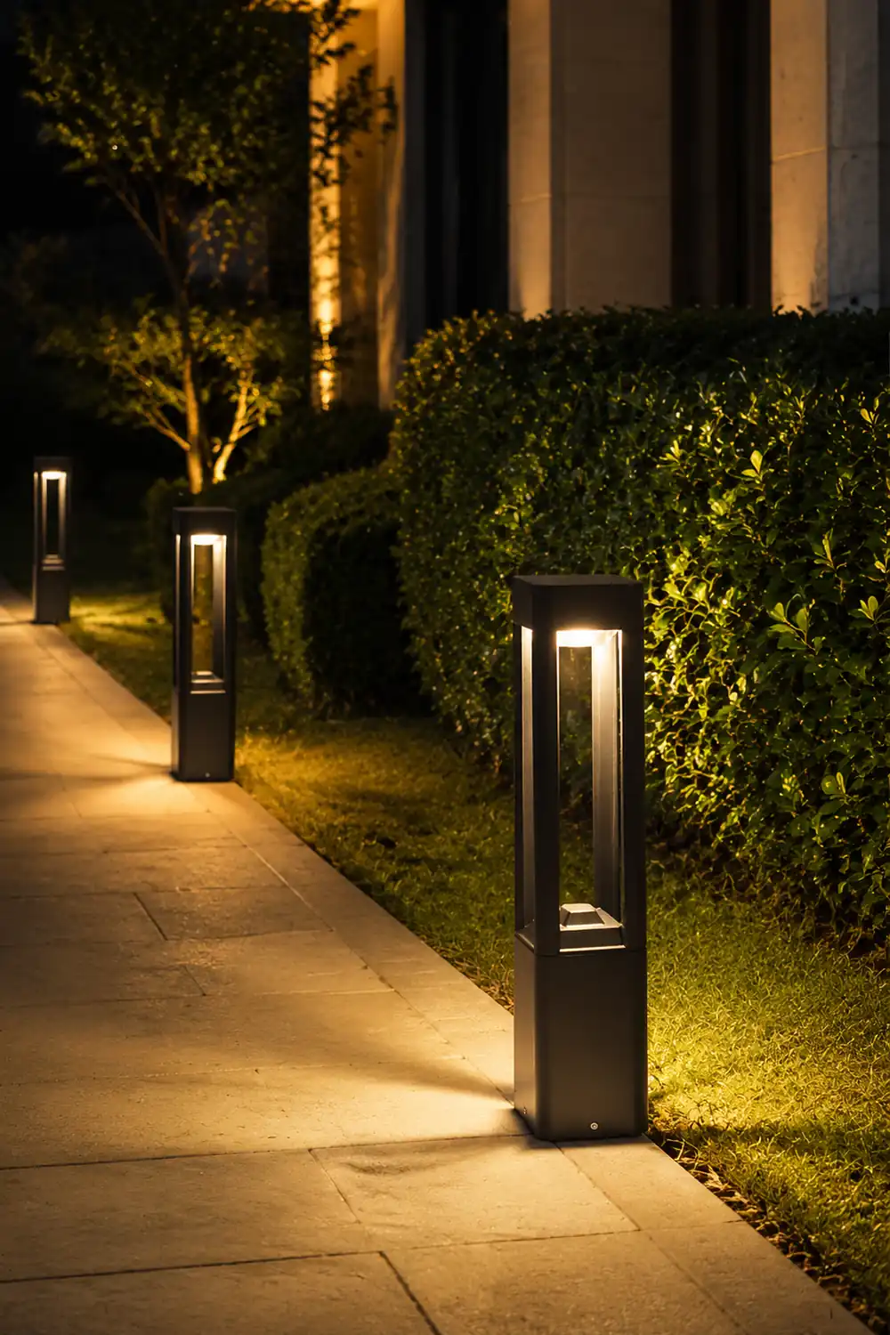 Rectangular Column Garden Light - Lumpaz