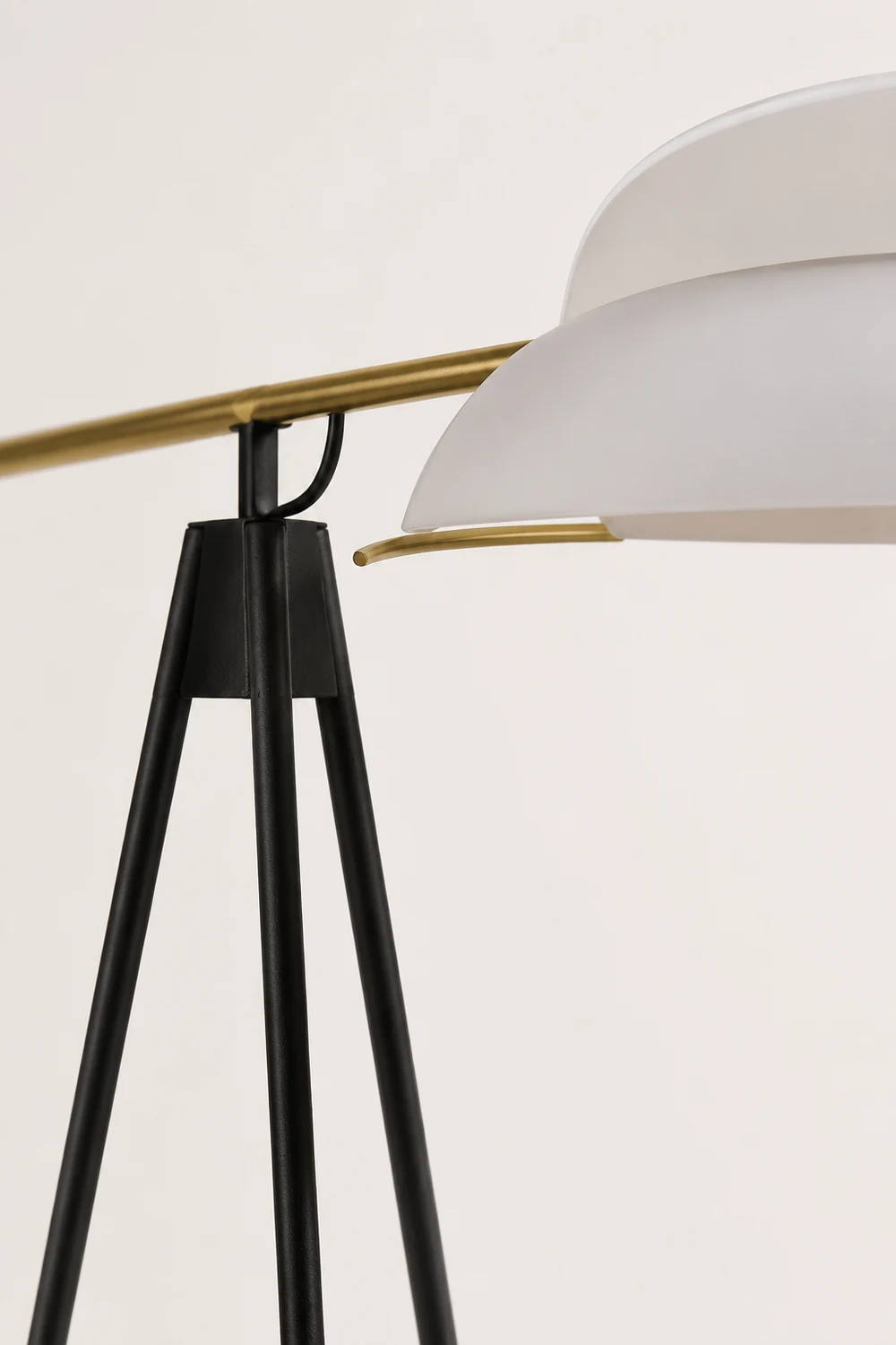 Heart Wing Tripod Floor Lamp - Lumpaz