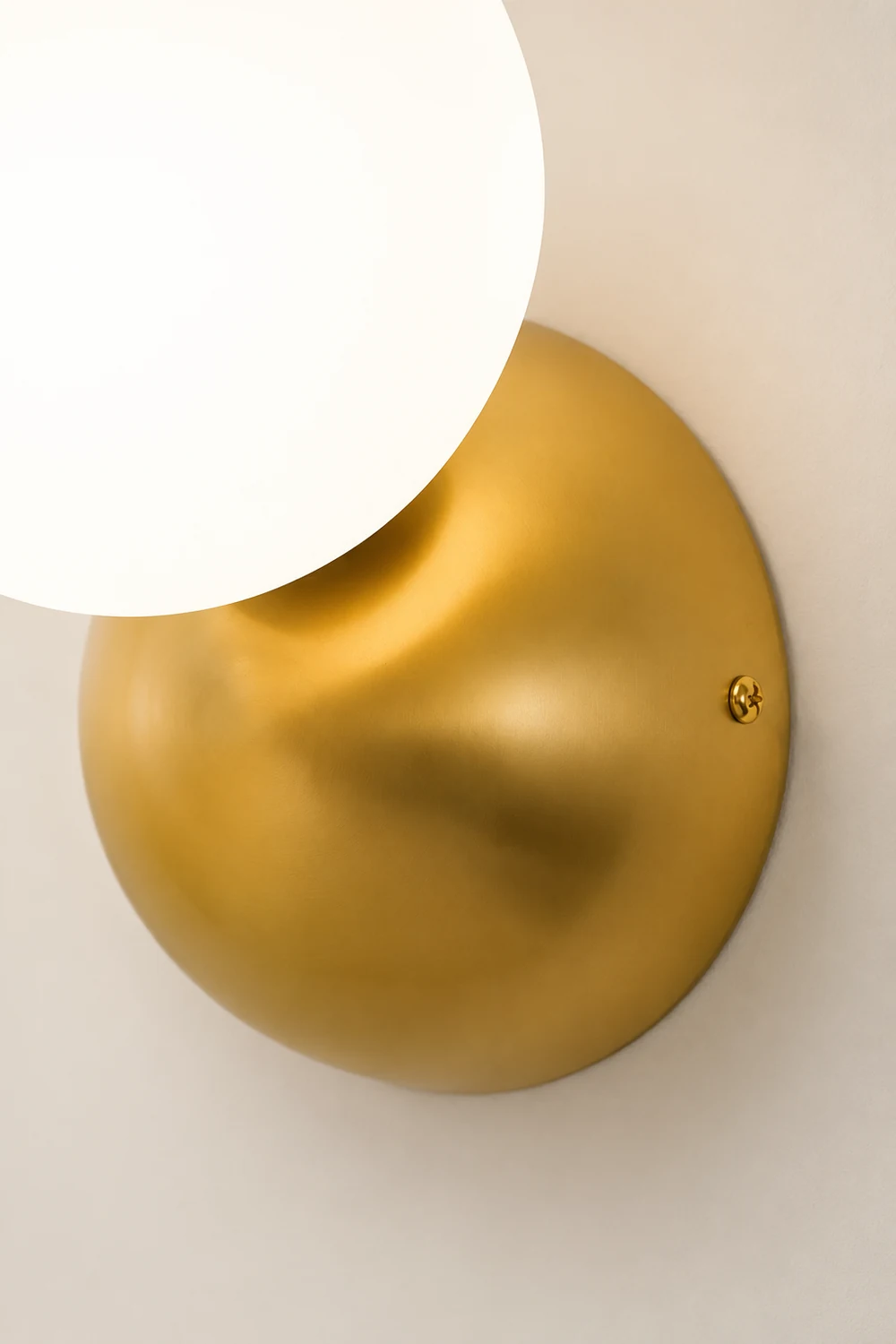Single Globe Wall Light - Lumpaz