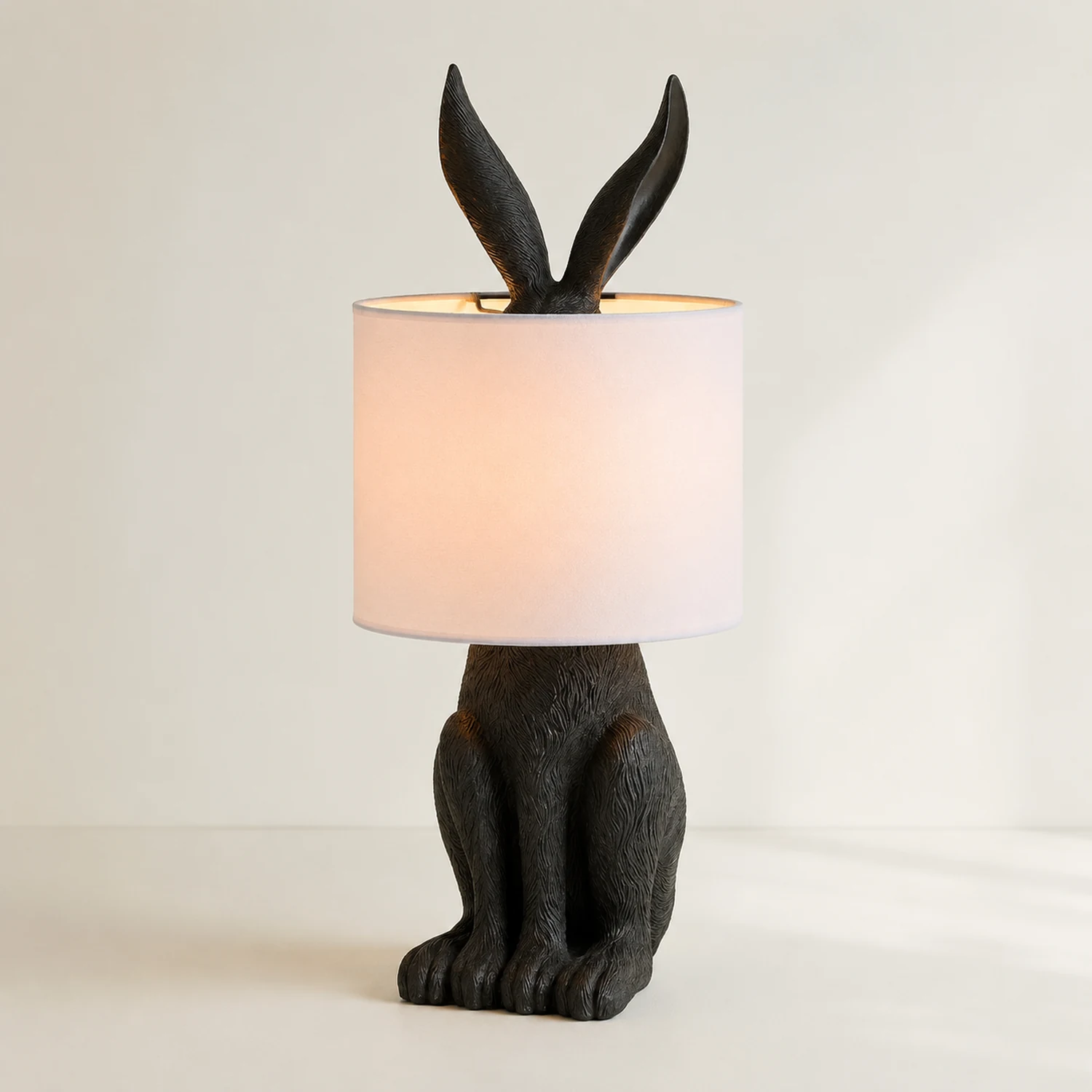 Alice Kaninchen Zylinder Tischlampe Metall, Schwarz/Weiß/Gold - Lumpaz