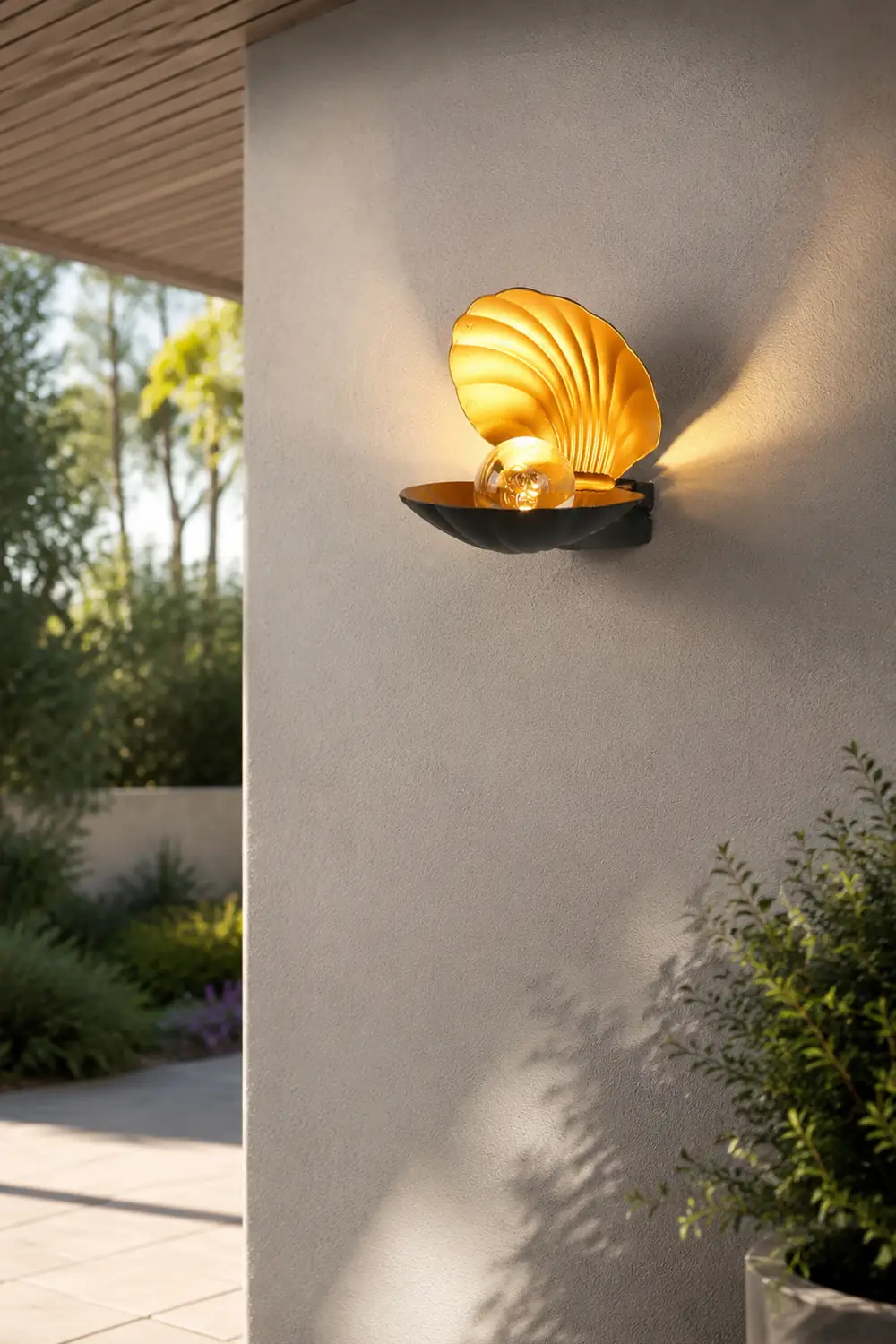 Pearl Clam Wall Light - Lumpaz