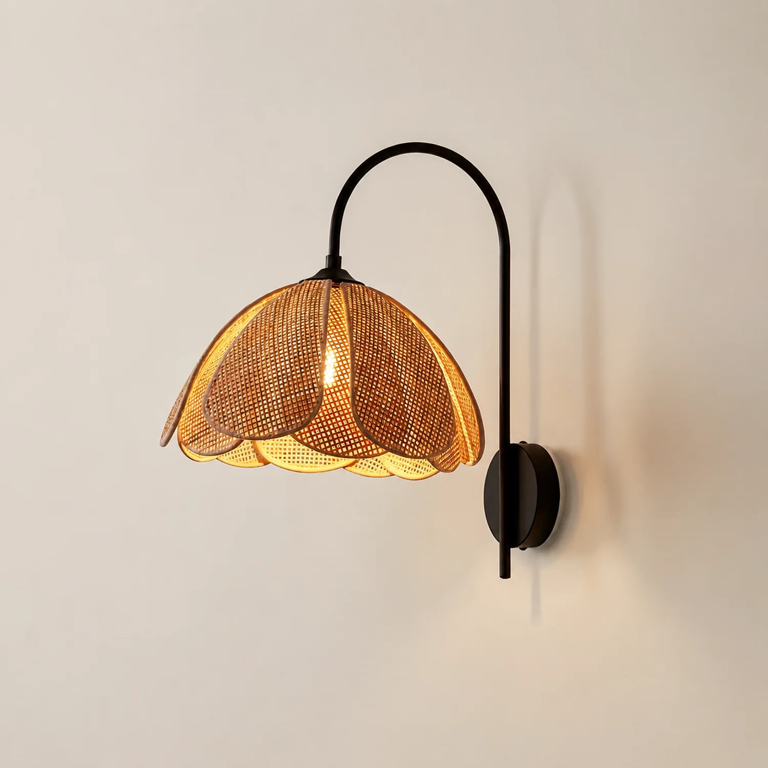 Rattan Petal Wall Lamp - Lumpaz