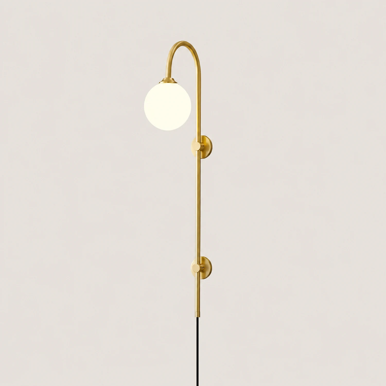 Globe Brass Wall Sconce - Lumpaz