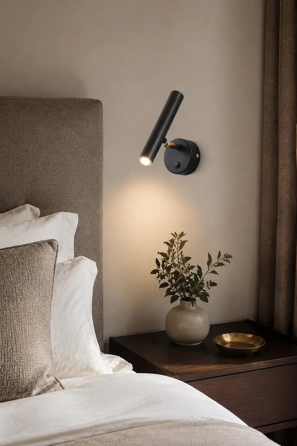 Slender Adjustable Wall Lamp - Lumpaz