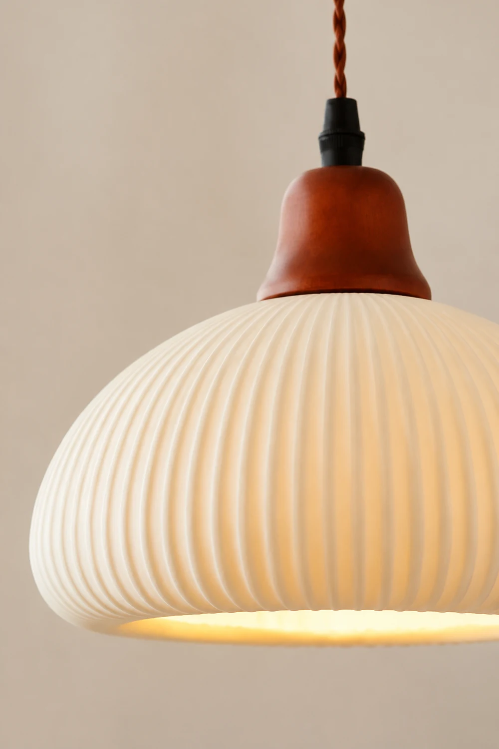 Vintage Nordic Ceramic White Pendant Light For Dining Room - Lumpaz