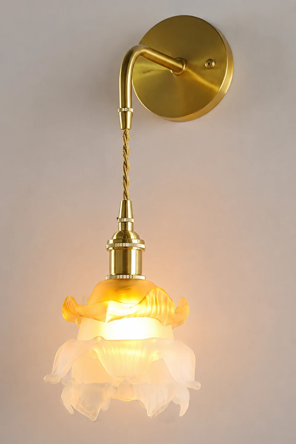 Laura Brass Wall Lamp - Lumpaz