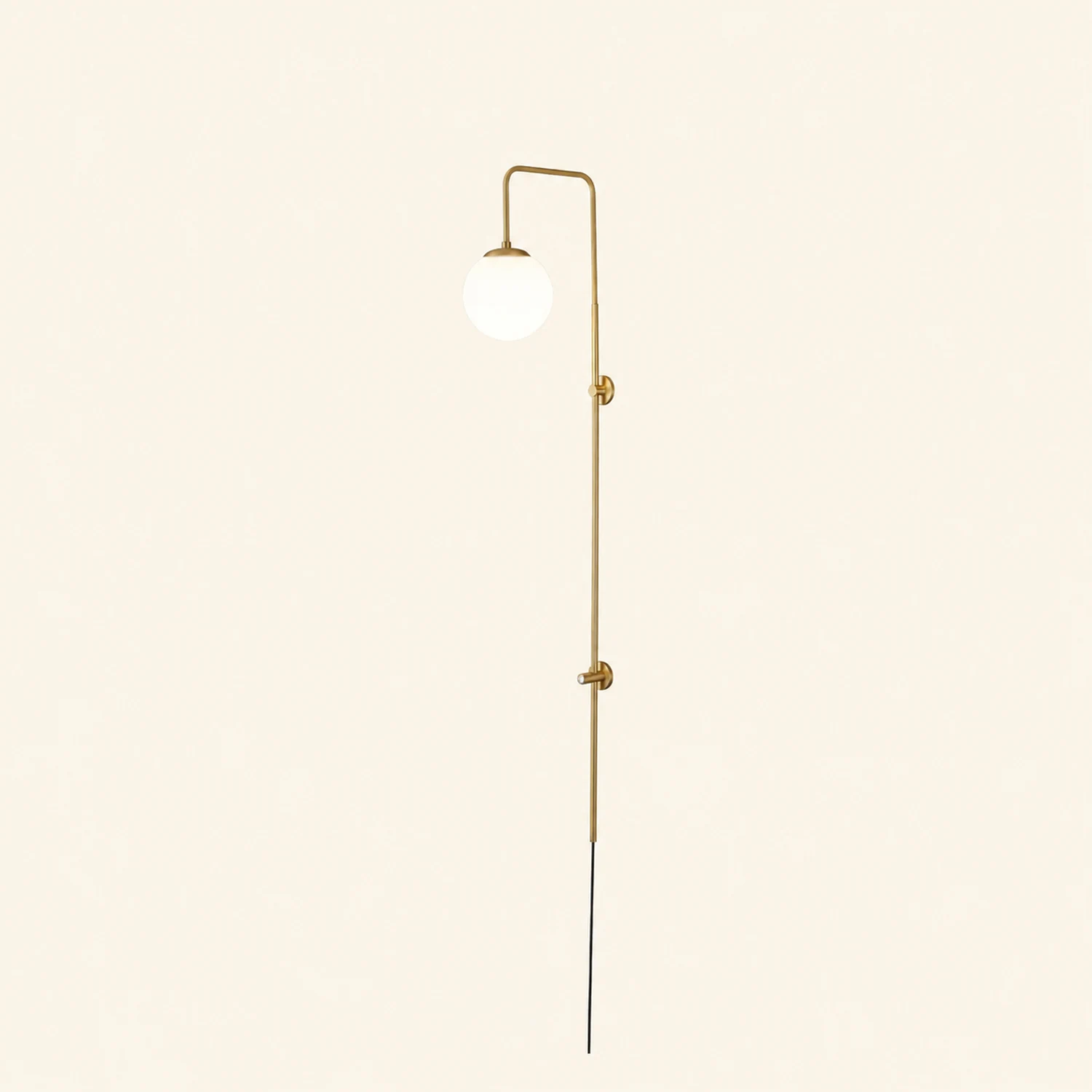 Globe Brass Wall Sconce - Lumpaz