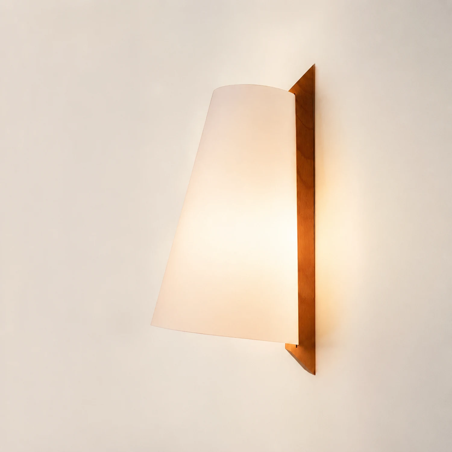 Lupe Wall Lamp - Lumpaz