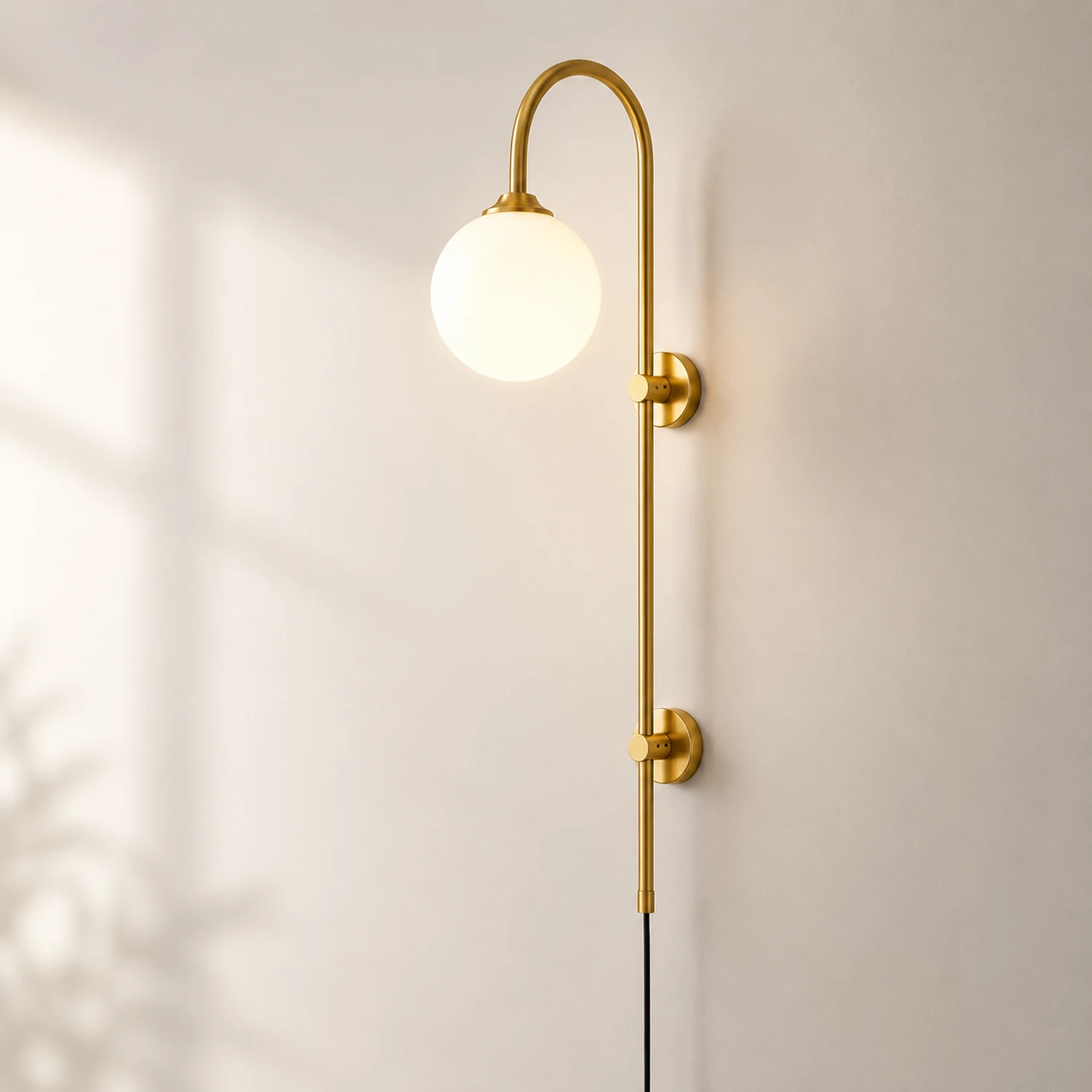 Globe Brass Wall Sconce - Lumpaz