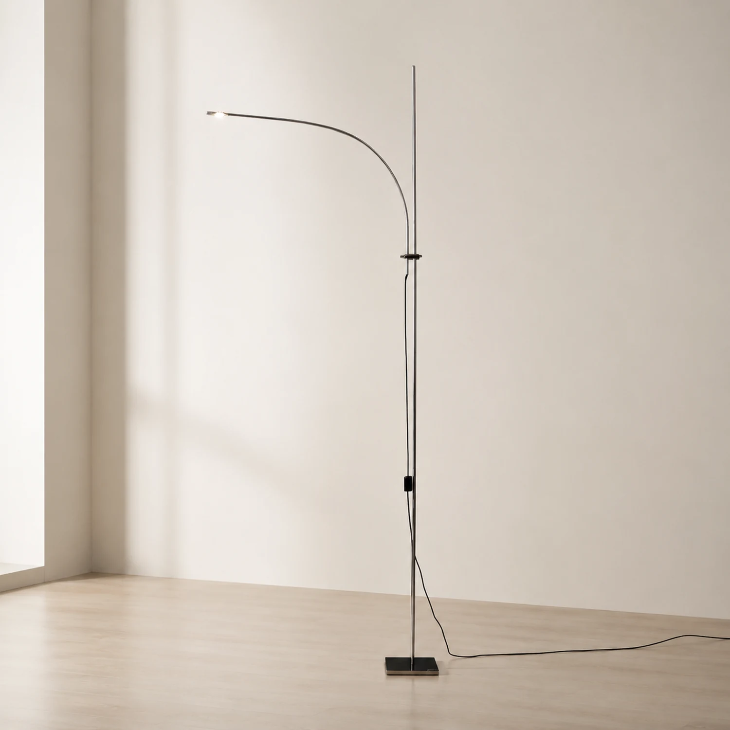 Metal Body Graceful Floor Lamp - Lumpaz