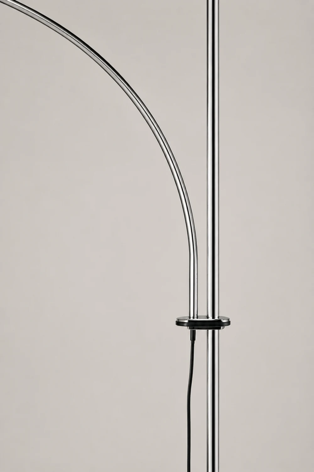 Metal Body Graceful Floor Lamp - Lumpaz