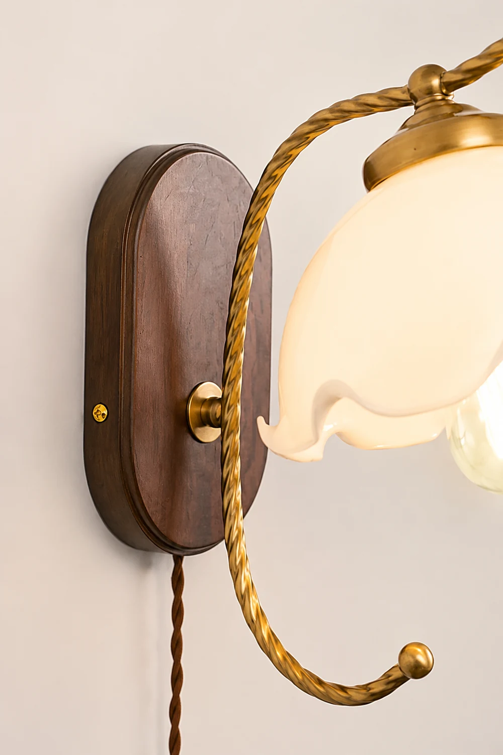 Milky Flower Wall Light - Lumpaz