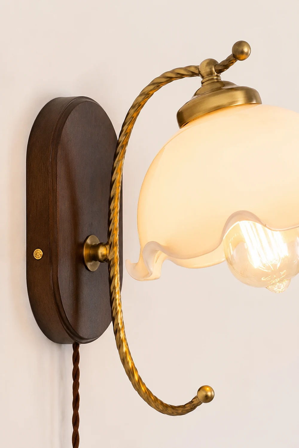 Milky Flower Wall Light - Lumpaz