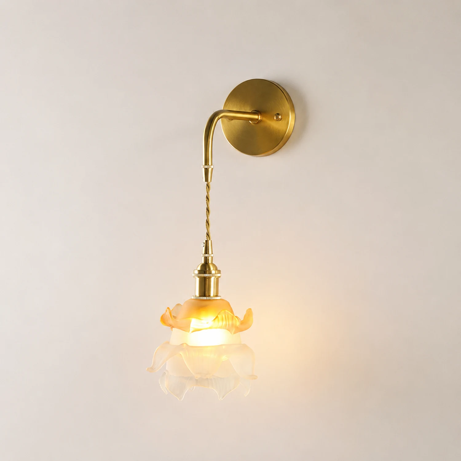 Laura Brass Wall Lamp - Lumpaz
