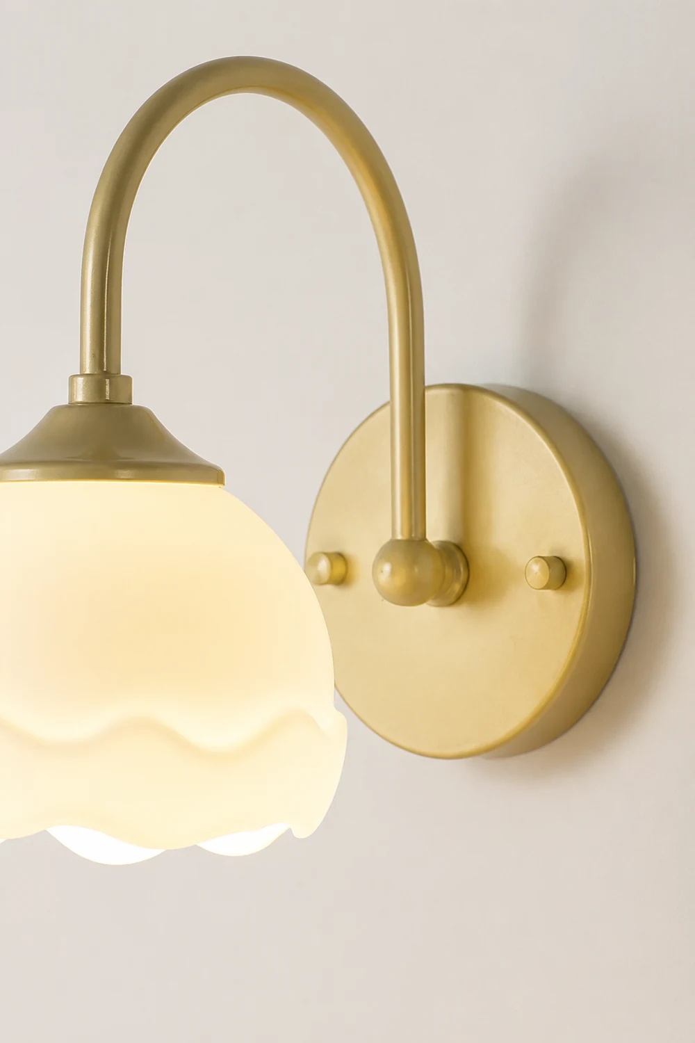 Milk White Floral Wall Lamp - Lumpaz