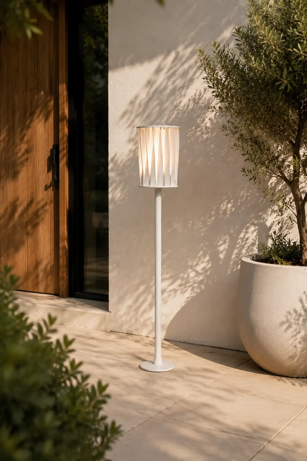 White Column Garden Light - Lumpaz
