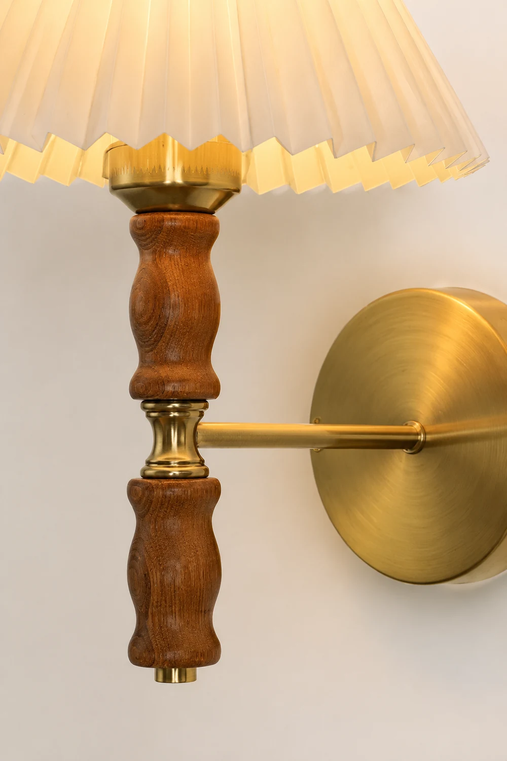 Pleated Walnut Wall Light - Lumpaz