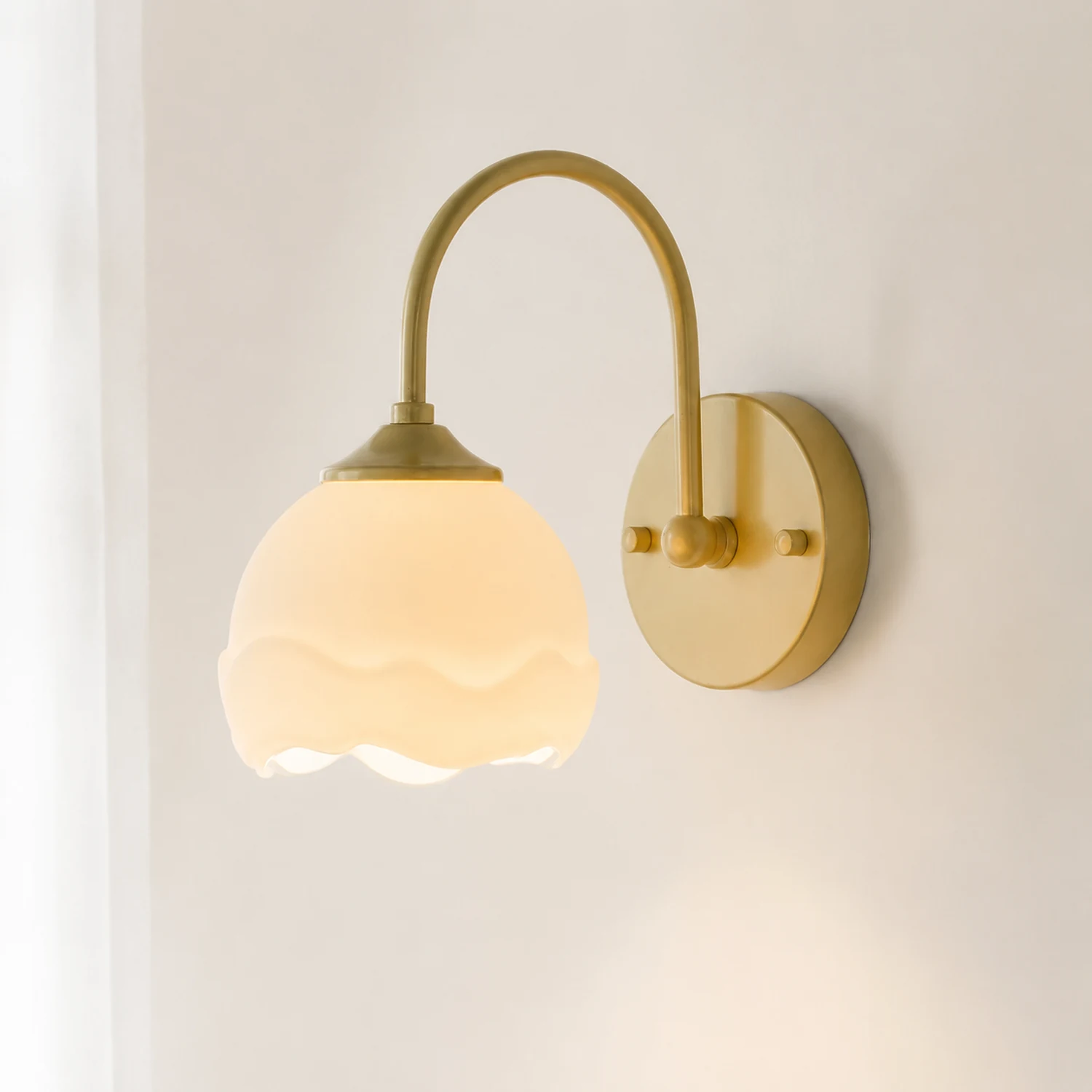 Milk White Floral Wall Lamp - Lumpaz