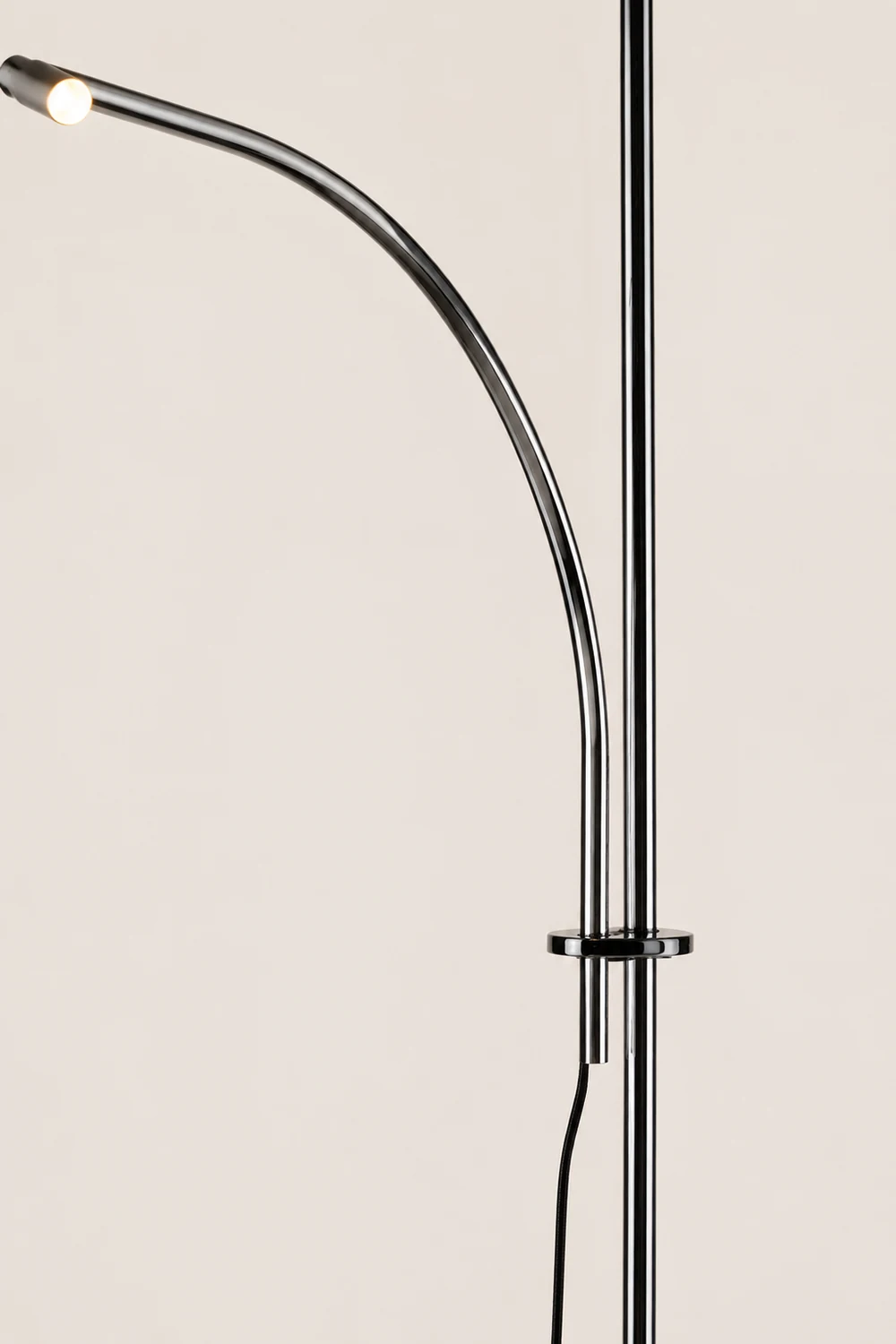 Metal Body Graceful Floor Lamp - Lumpaz