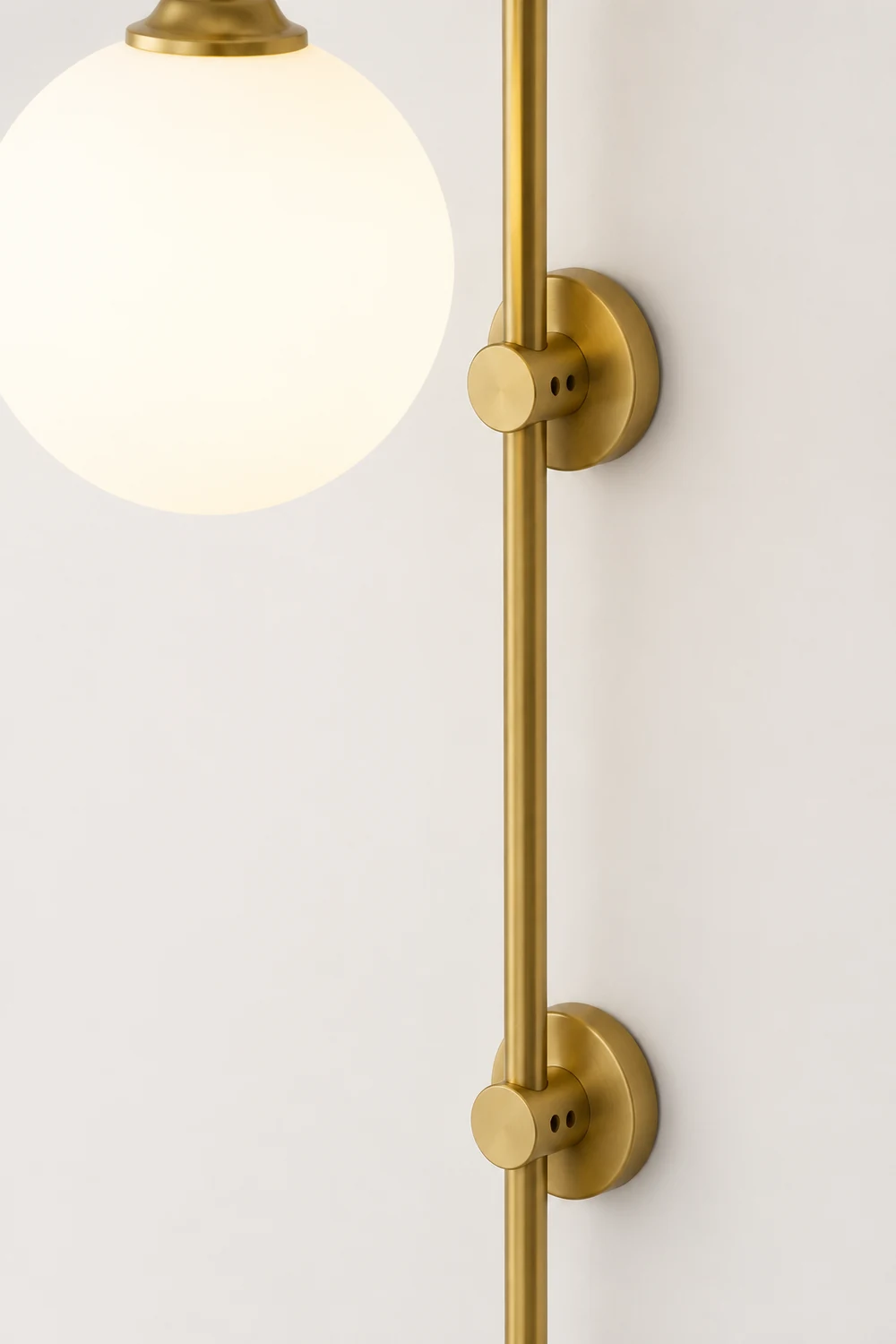 Globe Brass Wall Sconce - Lumpaz