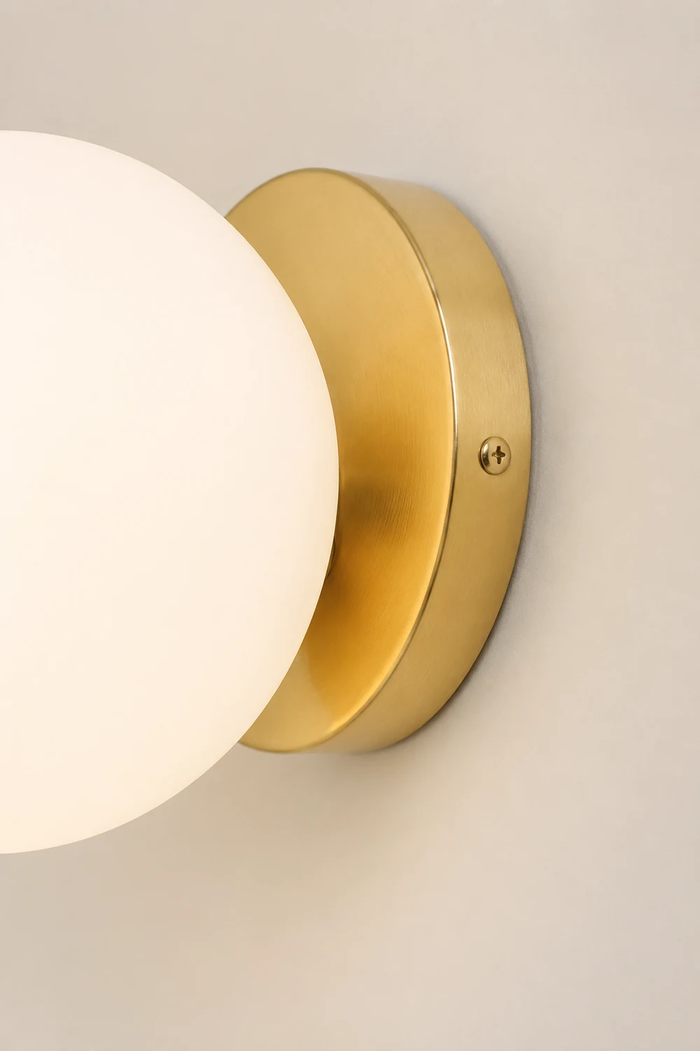 Tip of The Tongue Wall Lamp - Lumpaz